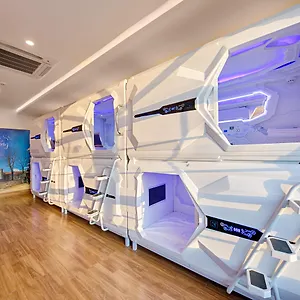 ** Capsule hotel Ancyra Capsule - Backpackers Paradise & Rooftop Bar Vietnam